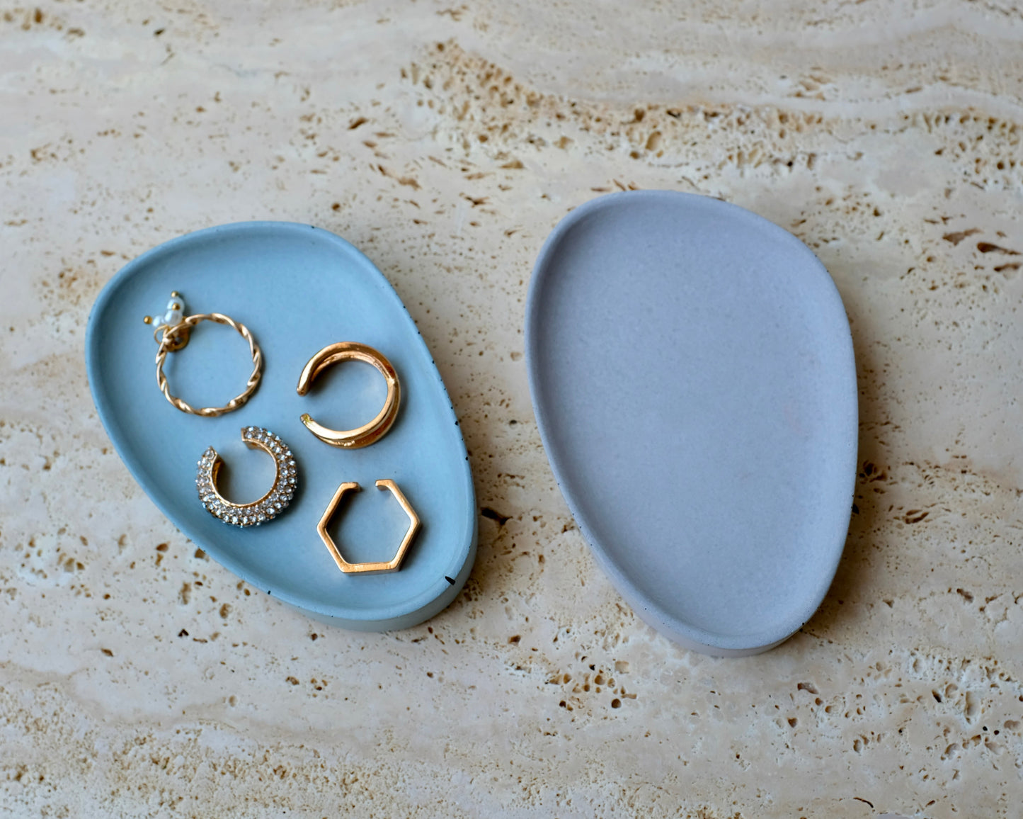 Triangle tray